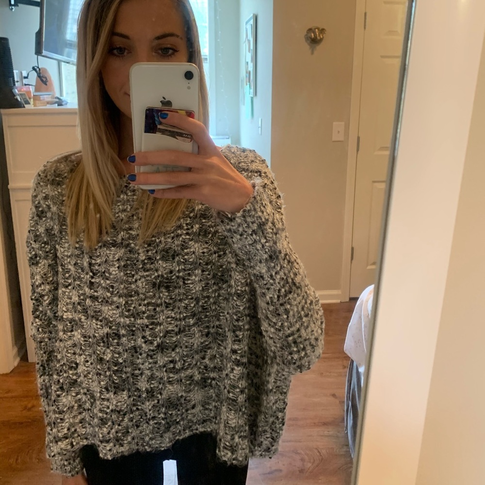 Wonderly black and white sweater